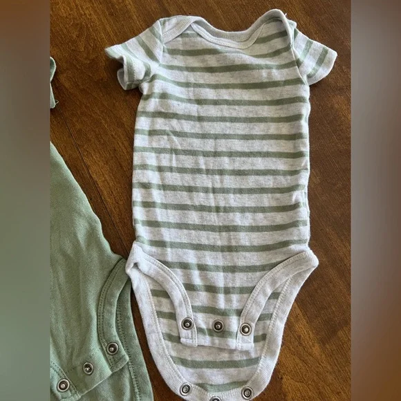 Carters Dinosaur Set Newborn - Picture 3 of 4